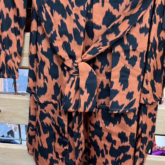 NWT,bebe Faux Wrap Tiered Skirt Dress,oramilt color - Picture 6 of 17